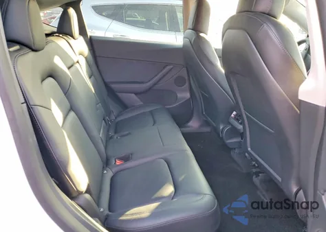 2022 Tesla Model Y z USA, uszkodzony, nr VIN 7SAYGDEE4NF370664